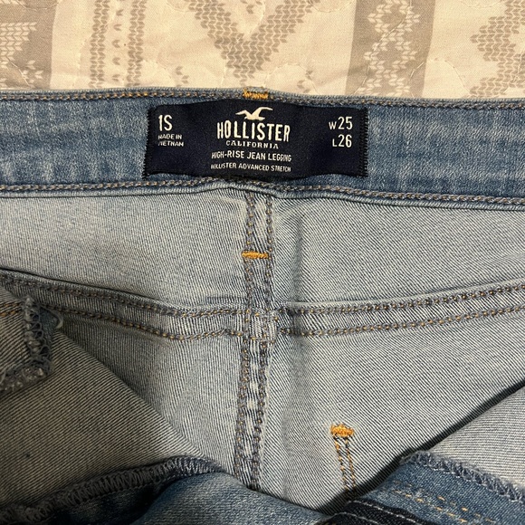 Hollister High-rise Ripped Light Wash Jean Jeggings - Picture 6 of 7